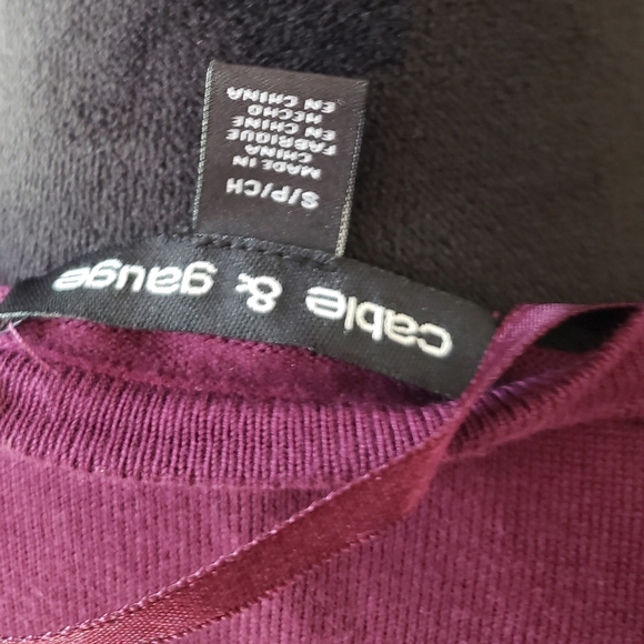 Cable & Gauge Maroon Lace Up V-neck Sweater Size Small - Picture 5 of 6